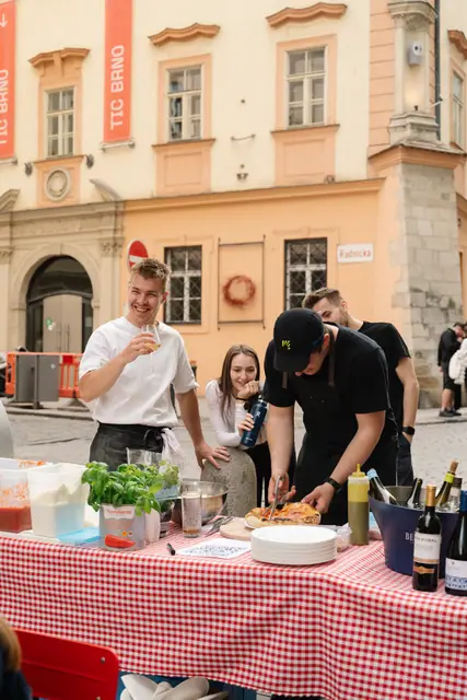 Pop-up DAMO PIZZA v centru Brna — fotka 13 z 24