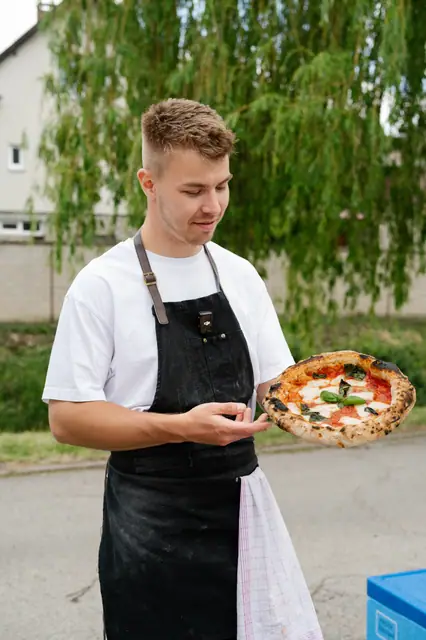 Večerní pop-up DAMO PIZZA — fotka 5 z 31