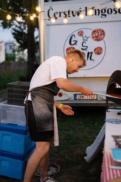 Večerní pop-up DAMO PIZZA — fotka 16 z 31